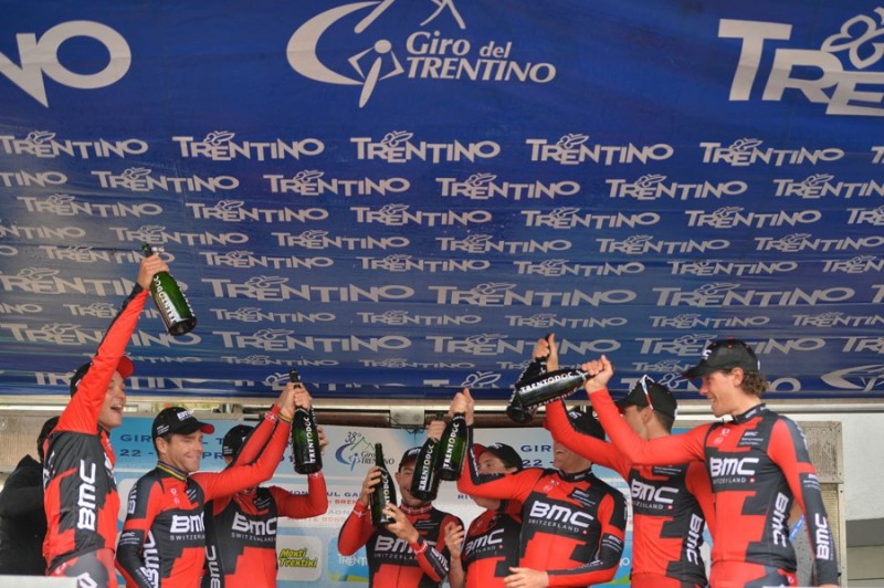 38° GIRO DEL TRENTINO 1 TAPPA CRONOSCQUADRE RIVA DEL GARDA ARCO BMC CON DANIEL OSS © foto Daniele Mosna
