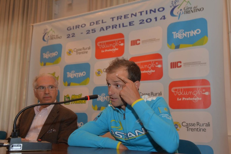 38° GIRO DEL TRENTINO A SINISTRA CADEL EVANS GIACOMO SANTINI E MICHELE SCARPINI 21-04-2014 © FOTO DANIELE MOSNA
