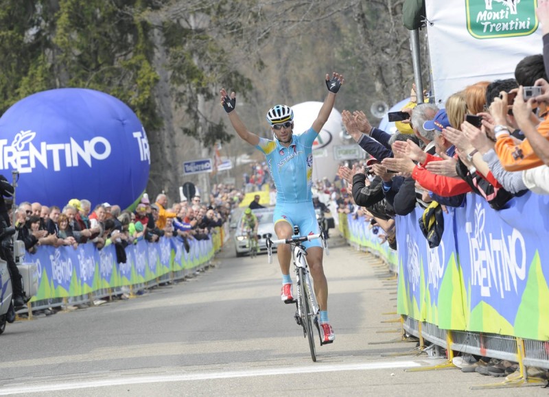 37° GIRO DEL TRENTINO 4 TAPPA ARCO SEGA DI ALA 19-04-2012 VINCE VINCENZO NIBALI SIA LA TAPPA CHE IL GIRO DEL TRENTINO © FOTO DANIELE MOSNA