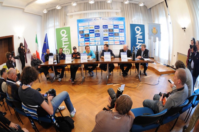 35¡ GIRO DEL TRENTINO DI CICLISMO PER PROFESSIONISTI CONFERENZA STAMPA A SINISTRA ALESSANDRO BALLAN MICHELE SCARPONI KLODEN ANDREAS ROLLAND KLODEN E VINCENZO NIBALI 18-04-2011 © FOTO DANIELE MOSNA