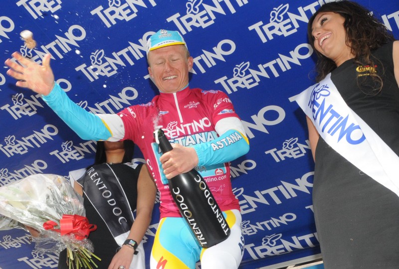 vinokourov-brinda-con-trento-doc-al-giro-del-trentino-2010_4541123882_o