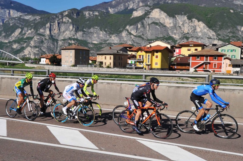 Giro del Trentino Melinda 2016 , 2° tappa Arco - Anras passaggio a Mezzolombardo