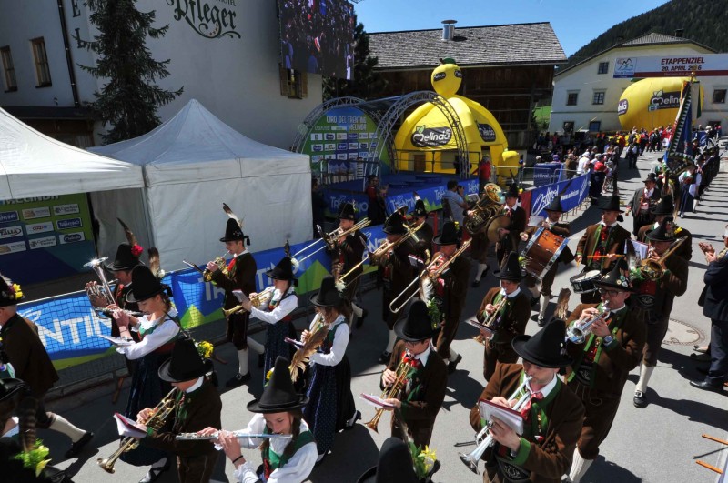 Giro del Trentino Melinda 2016 , 2° tappa Arco - Anras Folclore